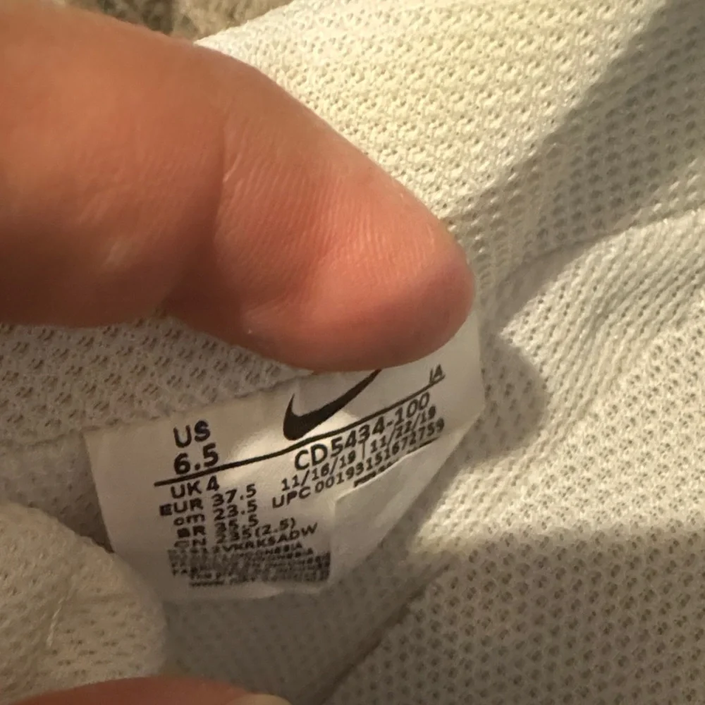 White Nike Sneakers - Picture 4 of 4